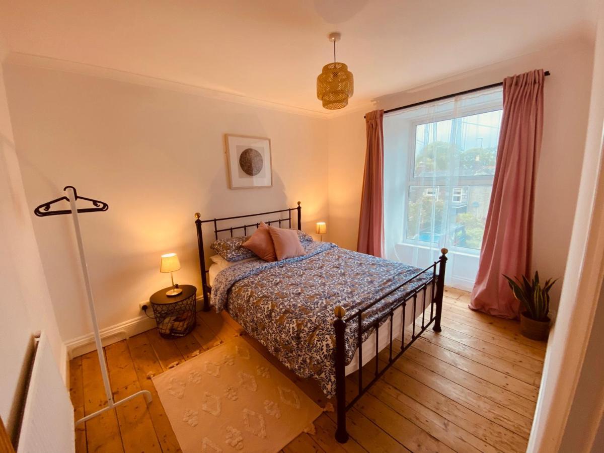 Beautiful 2 Bed End Terrace Victorian Town House Apartment Редрът Екстериор снимка